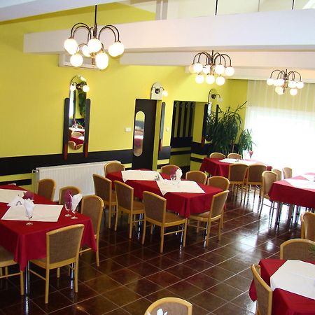 Lázár Pension&Restaurant Gyergyószentmiklós Kültér fotó