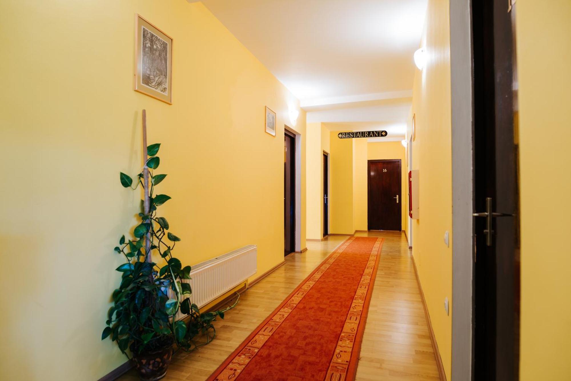 Lázár Pension&Restaurant Gyergyószentmiklós Kültér fotó