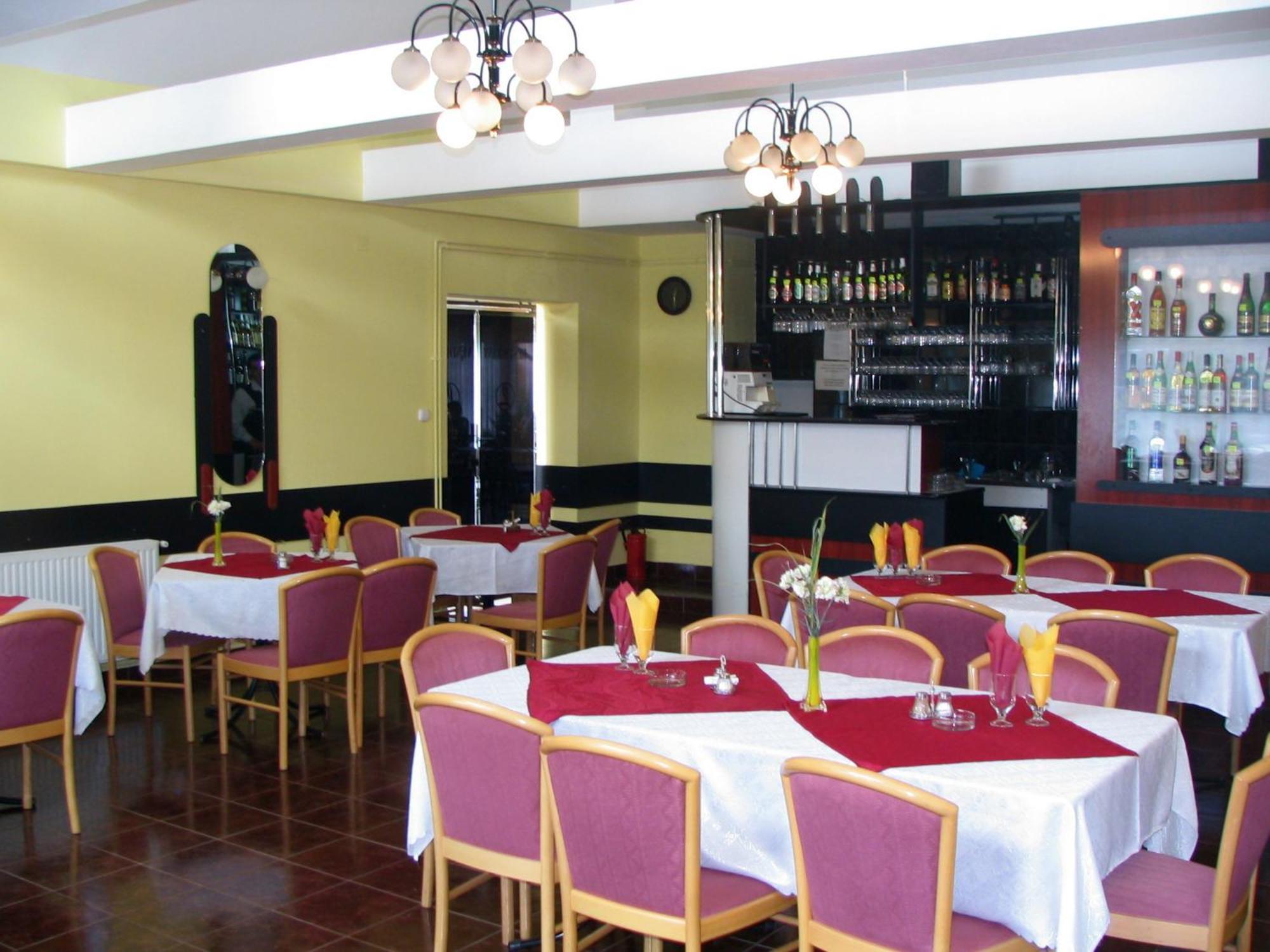 Lázár Pension&Restaurant Gyergyószentmiklós Kültér fotó