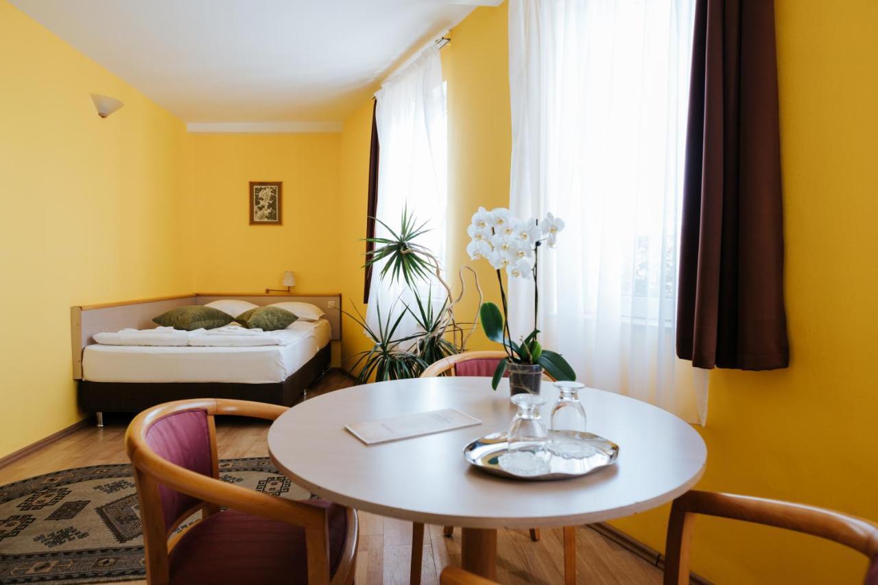 Lázár Pension&Restaurant Gyergyószentmiklós Kültér fotó
