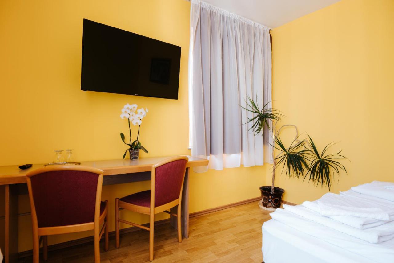 Lázár Pension&Restaurant Gyergyószentmiklós Kültér fotó